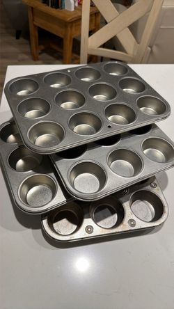 Set of 4 Metal Muffin Baking Pans