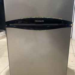 Frigidaire Mini-fridge
