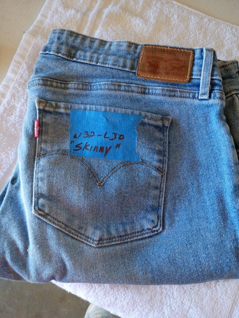 Levis 32/30 Skinny