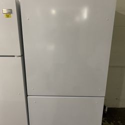 NEW Hisense Bottom Freezer Refrigerator 