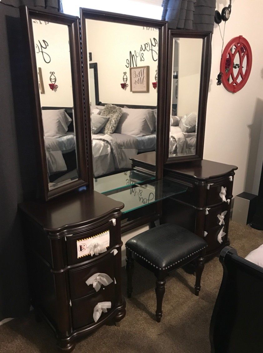 3 Piece Vanity Dresser, Mirror, And Stool