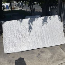 Twin mattress