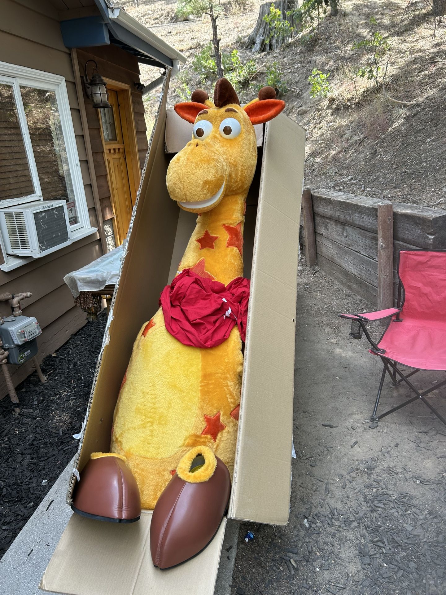 Geoffrey & Gigi 70’s Original Toys R Us Giraffe Costumes 