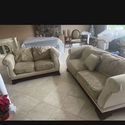 2 Couches, Wow What A Deal