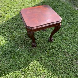 Cheery Wood End Table 
