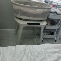 4 Moms Bassinet 