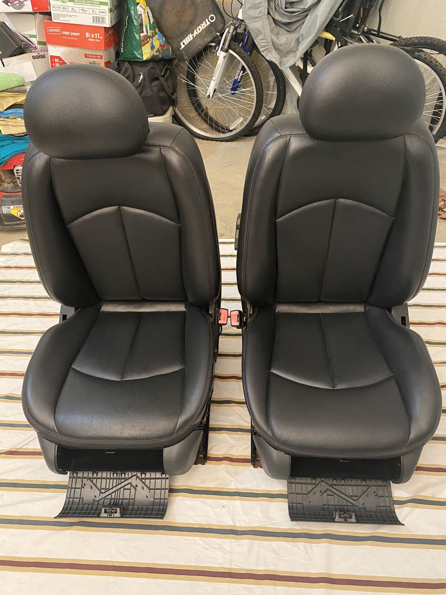 Mercedes Benz  W211  Front Seats  (Set)