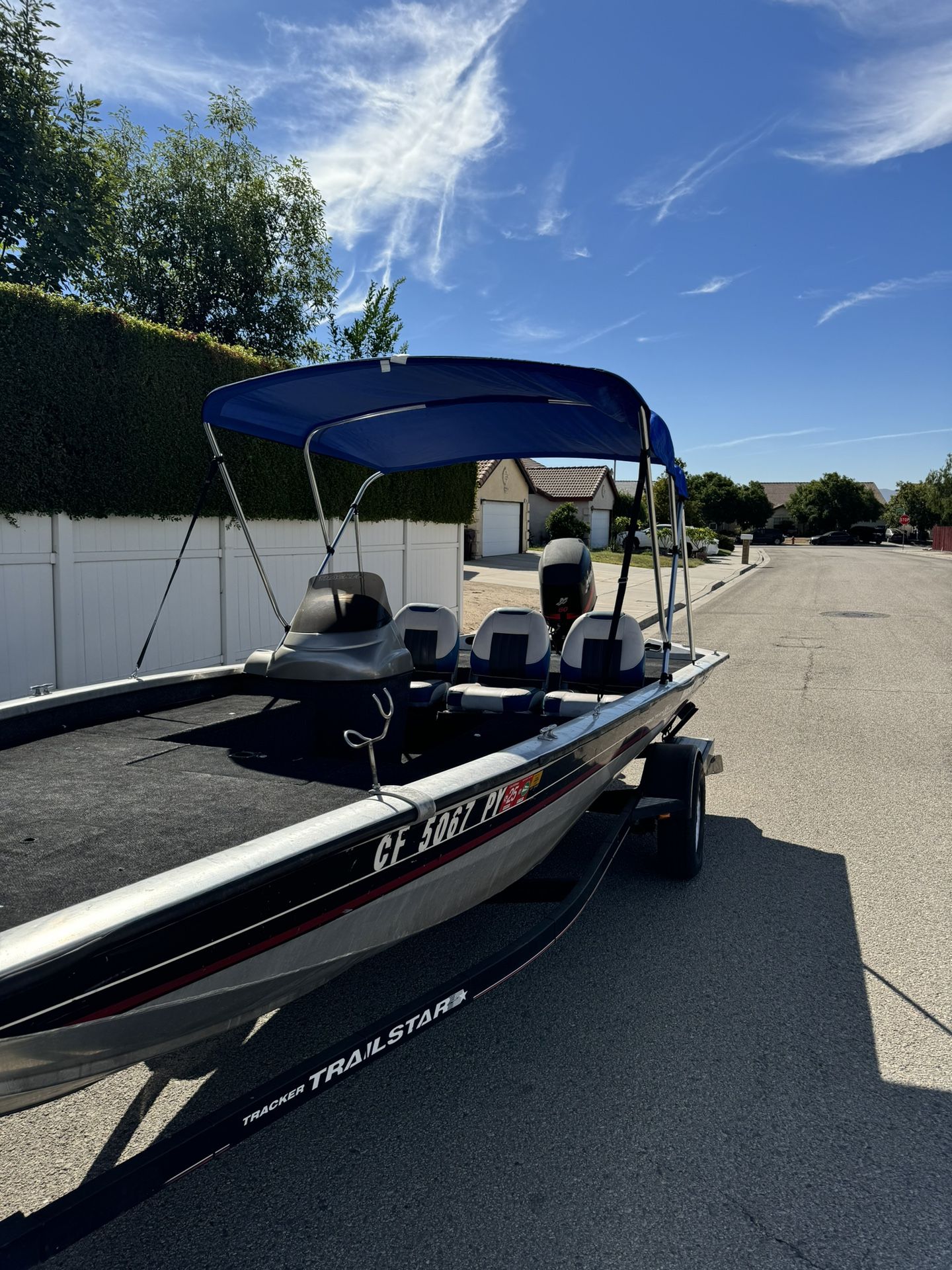 2002 Bass tracker 60 hp 4 stroke motor Pro team 185xt for Sale in