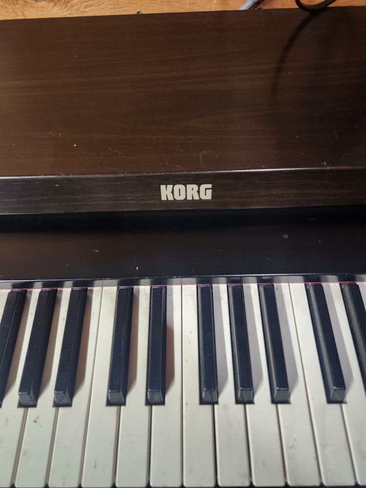 KORG Concert 600 Digital Piano
