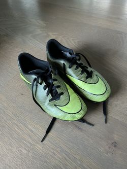 Nike Kids Cleats (Youth Size 4)