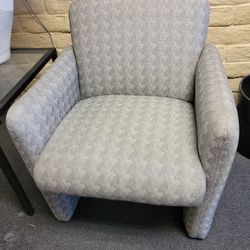 4 Tulip Chairs  Slight Wear