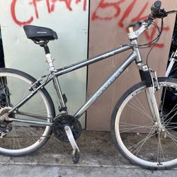 Schwinn Hybrid Bike 700 C 