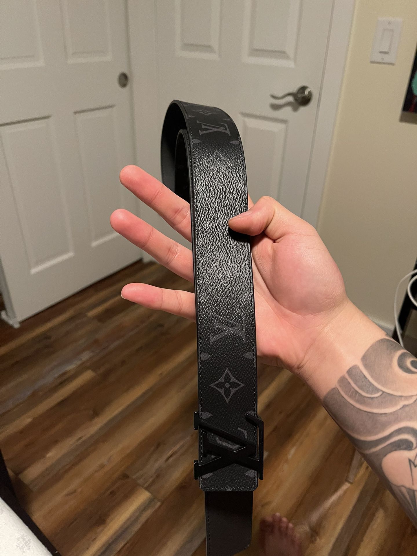 Louis Vuitton belt and wallet black LV initials for Sale in Orlando, FL