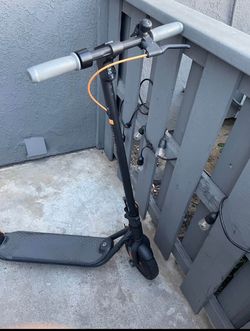 Xiaomi Electric Scooter – Excellent Condition – Charger Included