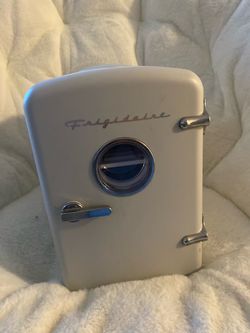 Frigidaire 6 Can Mini Fridge