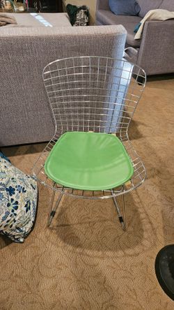 Metal chairs x4