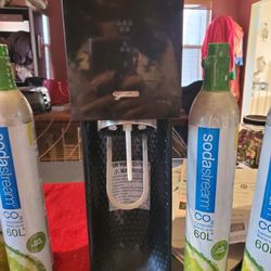 Used Soda Stream Machine W/ 6 CO2 Carbonators