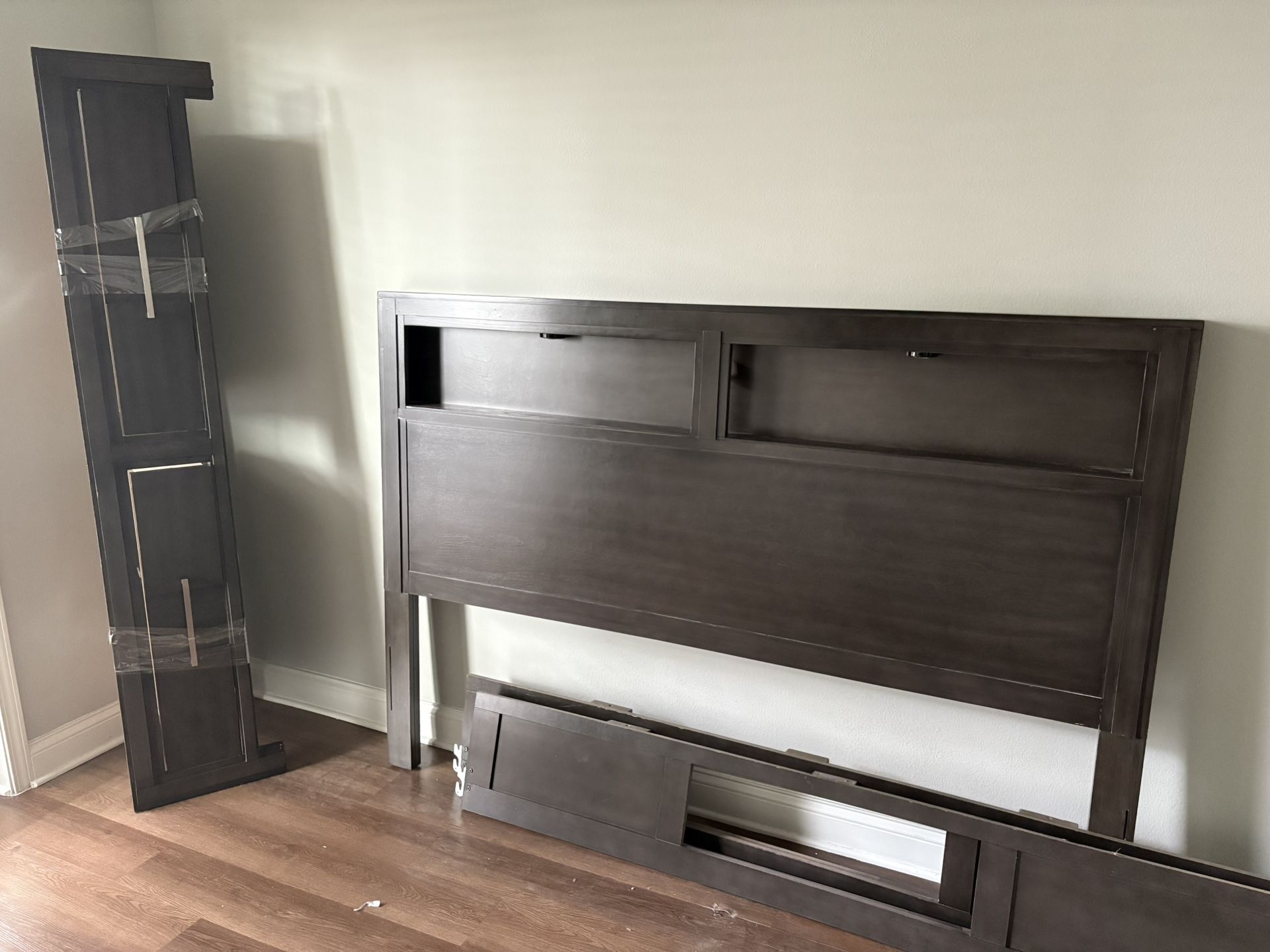 King Size Bookshelf Bed frame With Nightlight And 4 Drawer Storage Below