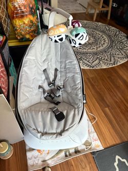 4moms MamaRoo Baby Swing with Toy Bar