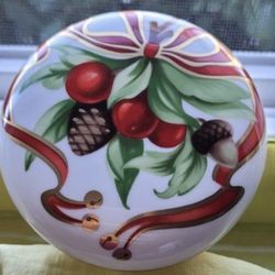 Tiffany & Co. Holiday Porcelain Trinket Box – Christmas – New / Perfect Condition
