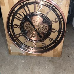Moving Gear Clock