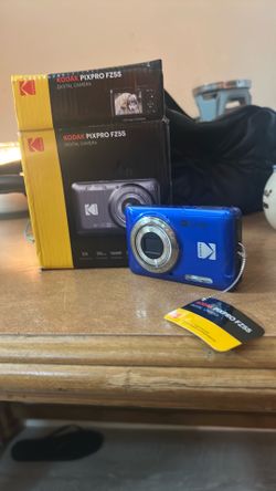 Brand new Kodak Pixpro FZ55 in blue