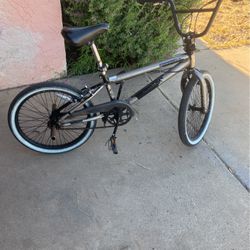 Mongoose 20 Inch Bmx Bike 