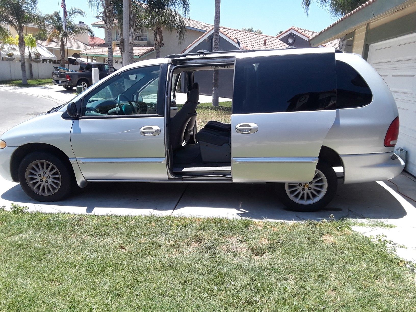 2000 Chrysler Town & Country