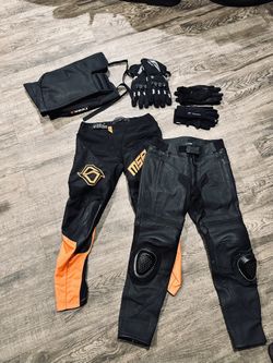 Motorcycle Gear / Pants Medium / Gloves Large