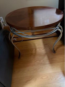 Pair of end / coffee tables
