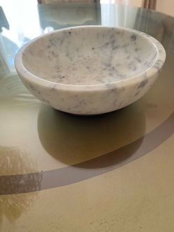 A white marble bowl