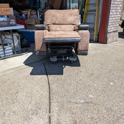 Very Nice Reclining Chair 