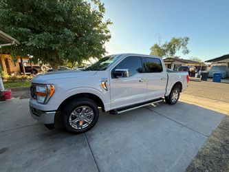 Ford F-150 Lariat SuperCrew Pickup Truck