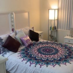 Princess Mirrored Queen Bed