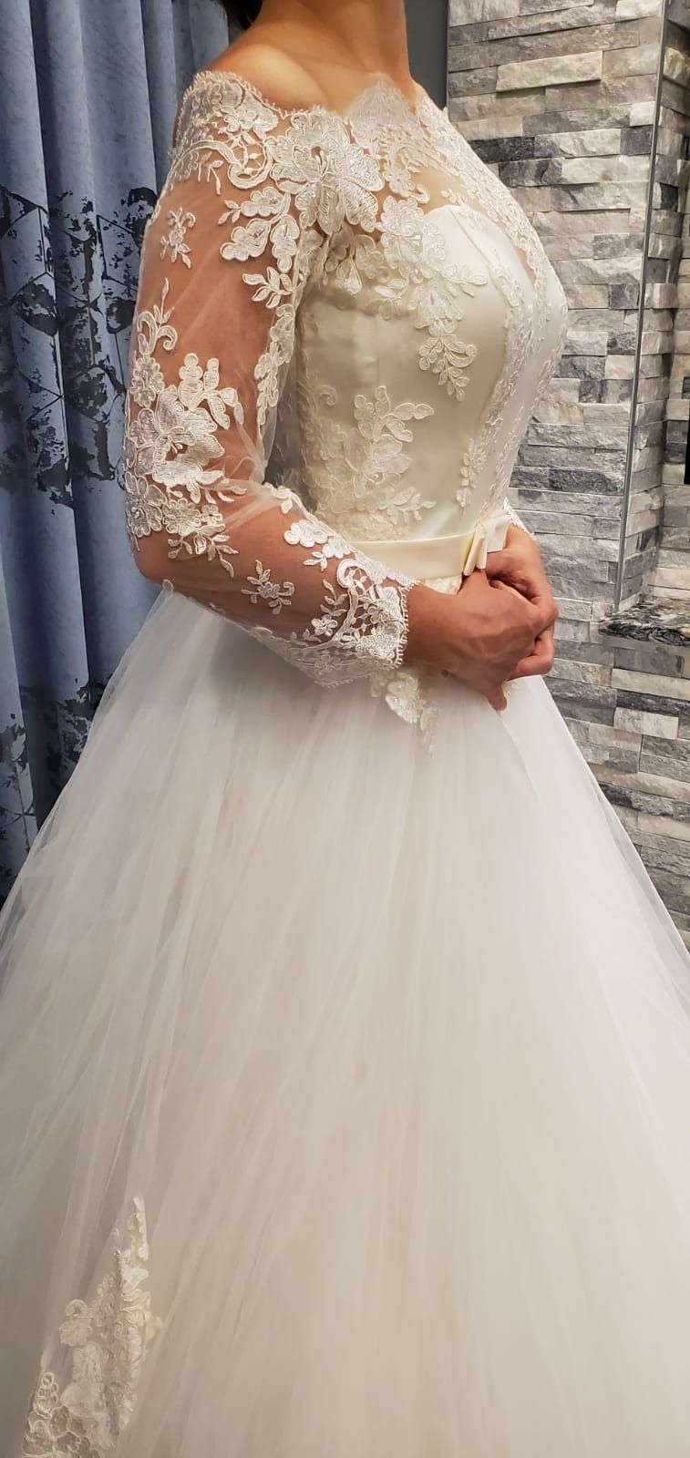 Ball Gown Wedding Dress (adjustable size from small to large) and Change Dress (small/medium size)