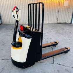 Crown Electric Pallet Jack 4500 Lbs