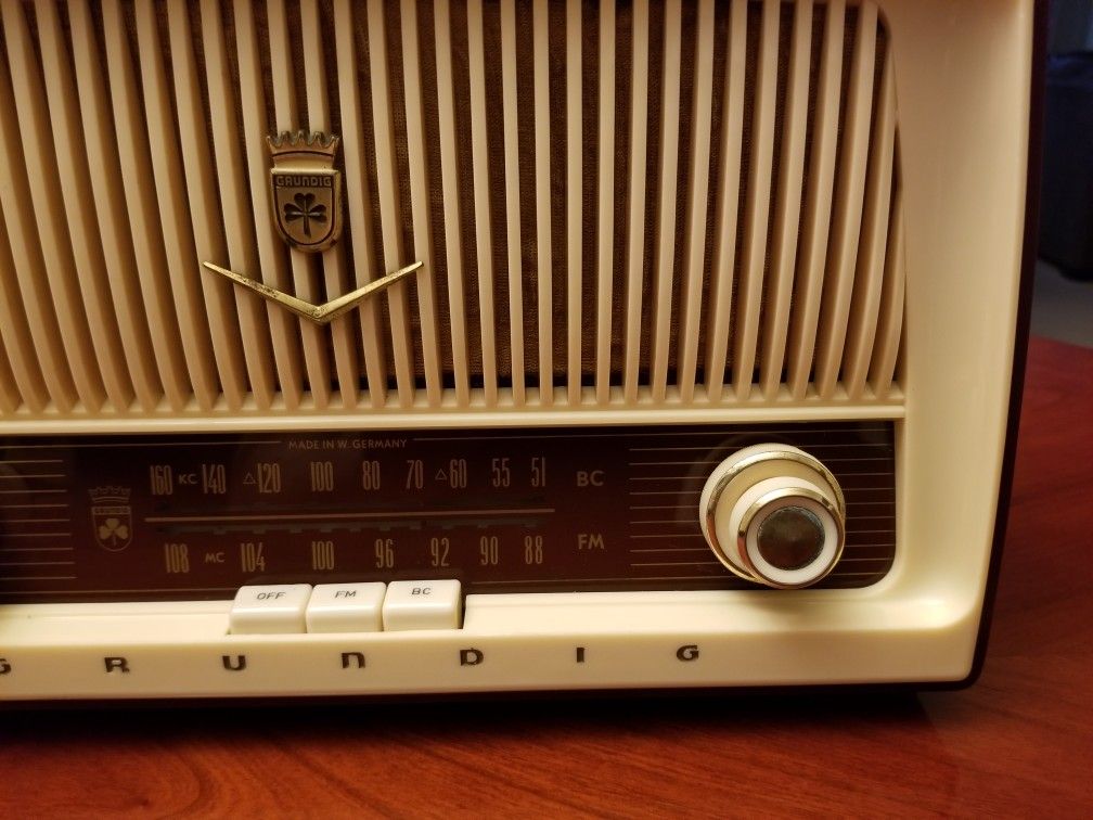 Grundig Majestic Table Radio