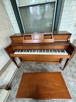 Upright Piano Hobart M. Cable