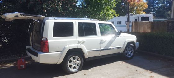 2007 Jeep Commander SUV White
