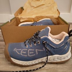 Women's Keen Hiking Shoes, Size 7, Vintage Indigo/Peach 