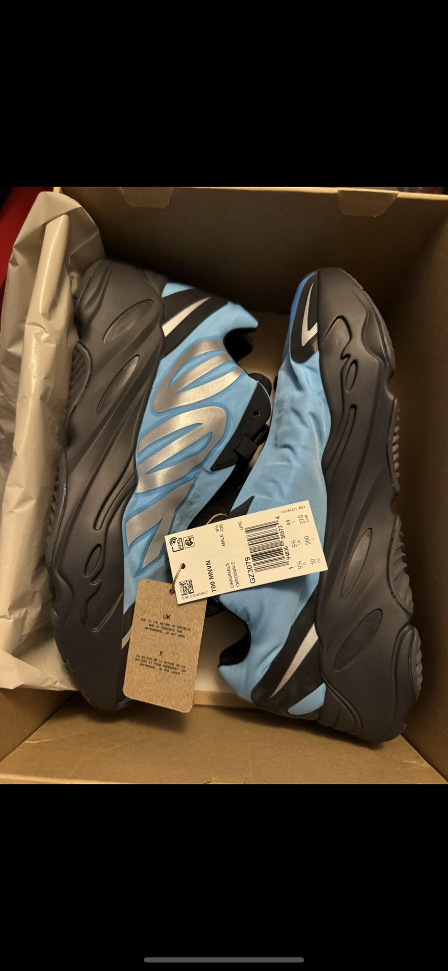 DS YEEZY 700 MNVN SIZE 10 BRIGHT CYAN
