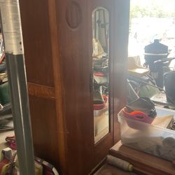 Armoire Antique