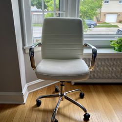 White Office Chair Padded, Hydraulic Lift! Good Condition 