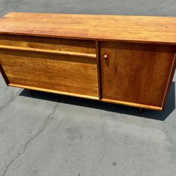 Mid Century Glenn of California Walnut Credenza Media Storage Cabinet