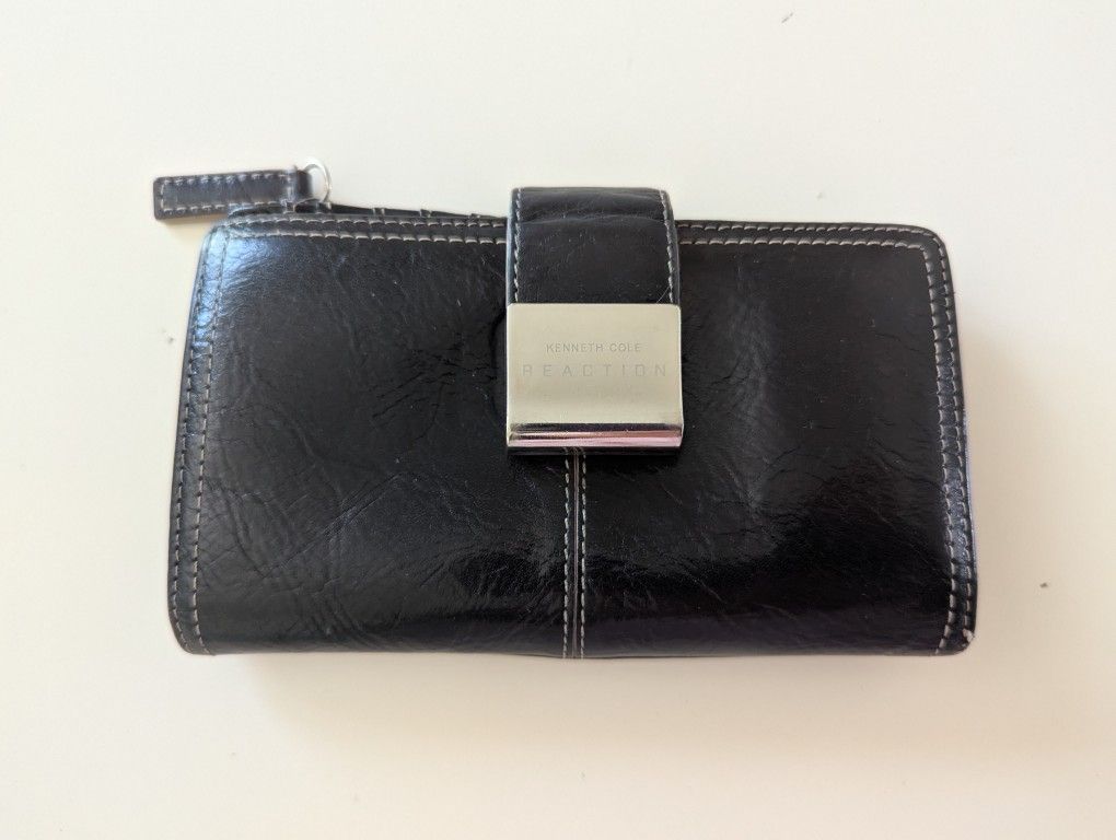 Kenneth Cole Reaction Women's Wallet Black.