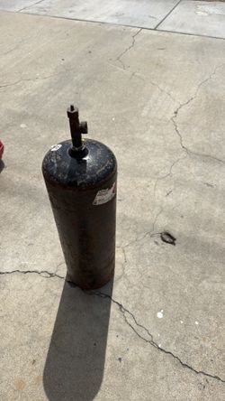 Acetylene tank