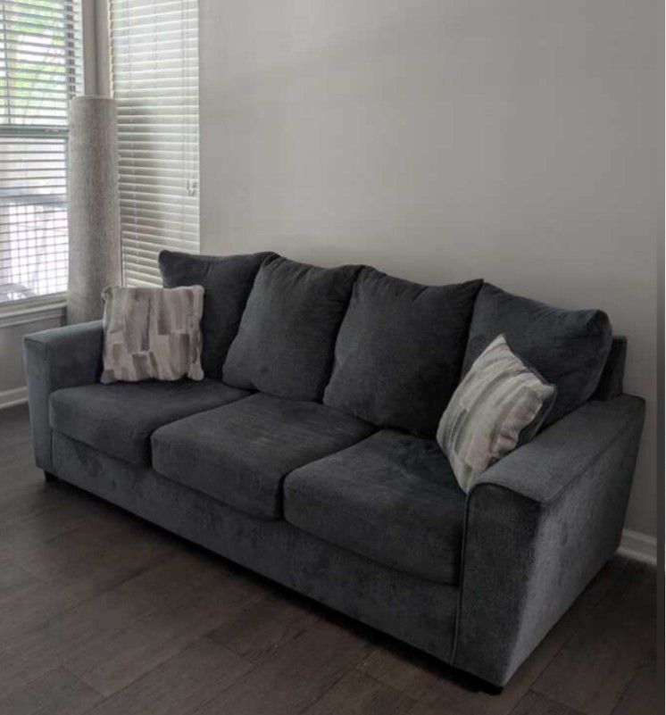 Rooms To Go 3 Seater Sofa