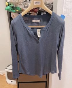 New With Tag Abercrombie & Fitch Women's Long Sleeve V-Neck Top Blouse Blue Size M