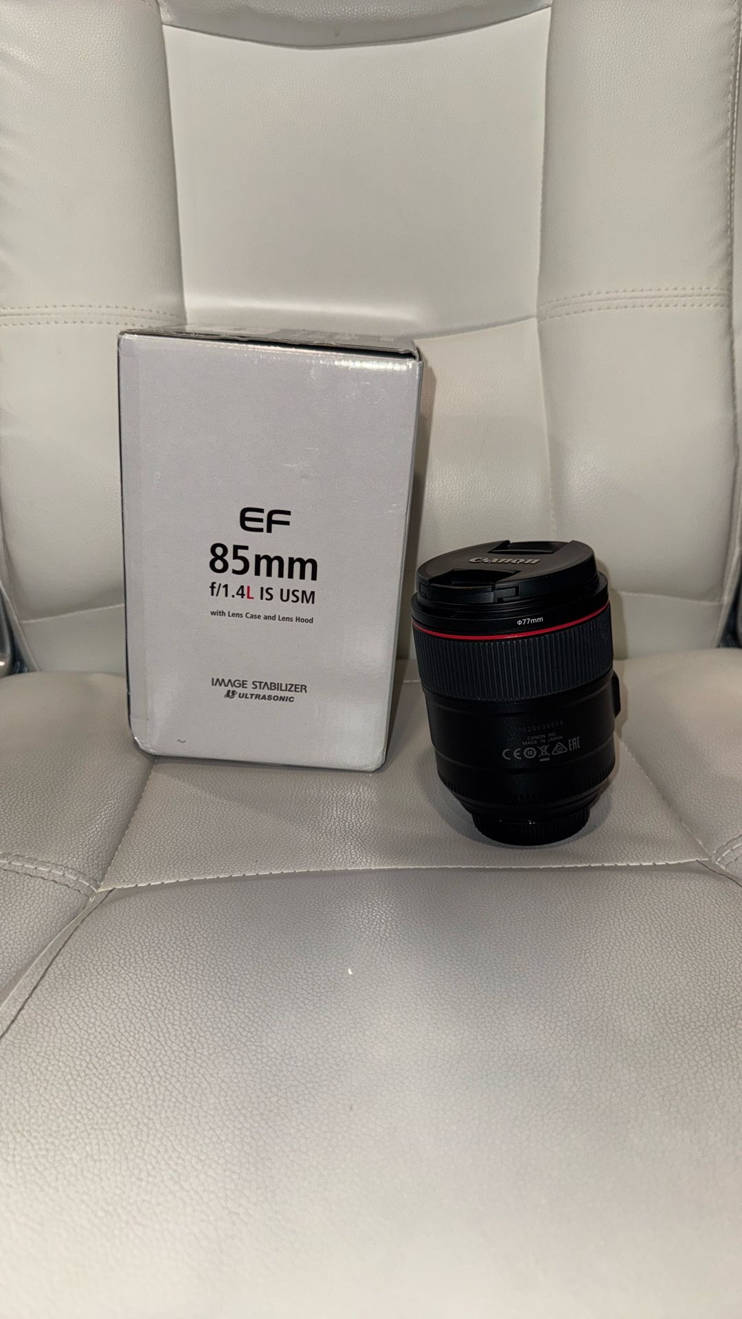 MINT CONDITION CANON EF 85mm f/1.4L IS USM