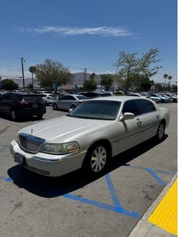 2004 Lincoln Town Car